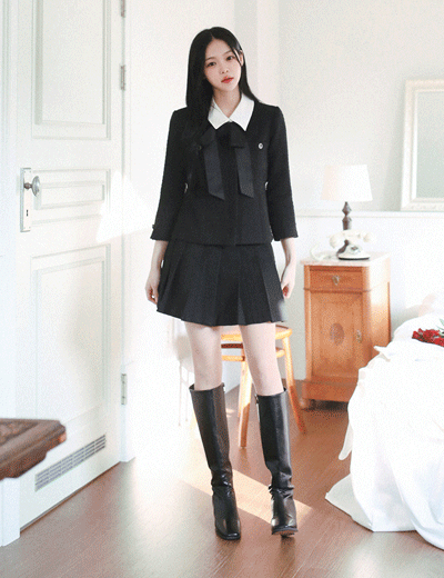 Amelie line.Black tweed pleats skirt