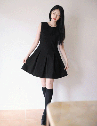 Event7%.Amelie dress line.Black claire dress
